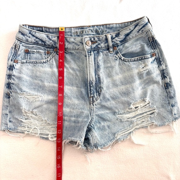 American Eagle Tomgirl Light Wash Hi-Rise Distress Raw Hem Denim Shorts (8) - Picture 15 of 15